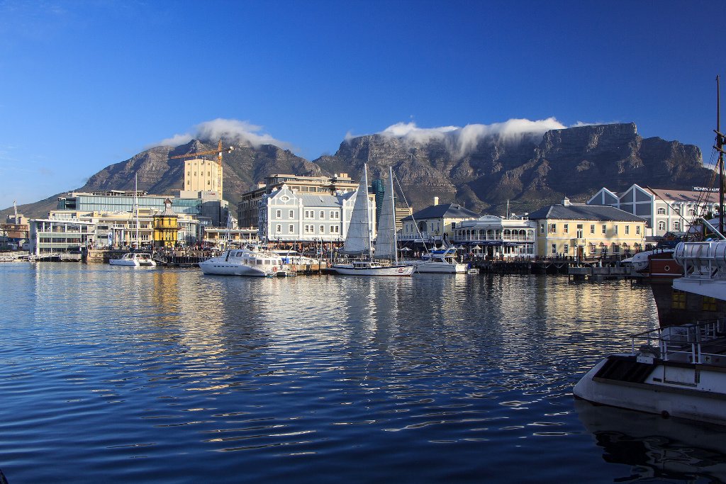 08-Waterfront with Table Mountain.jpg - Waterfront with Table Mountain